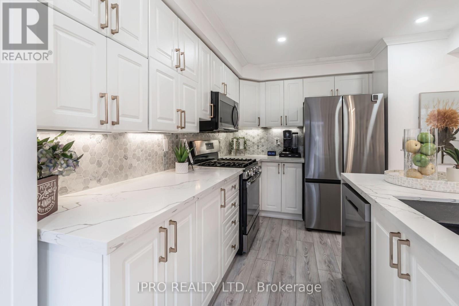 












16 DONLEVY CRESCENT

,
Whitby (Taunton North),




Ontario
L1R0B8

