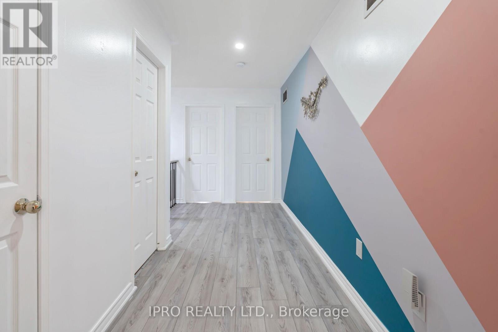 












16 DONLEVY CRESCENT

,
Whitby (Taunton North),




Ontario
L1R0B8

