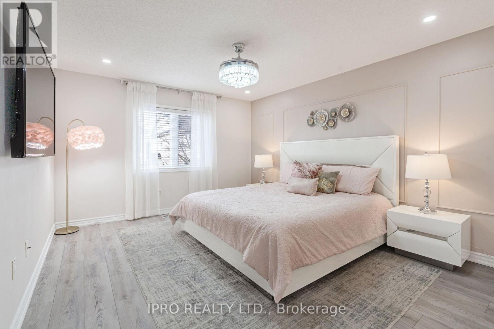 












16 DONLEVY CRESCENT

,
Whitby (Taunton North),




Ontario
L1R0B8

