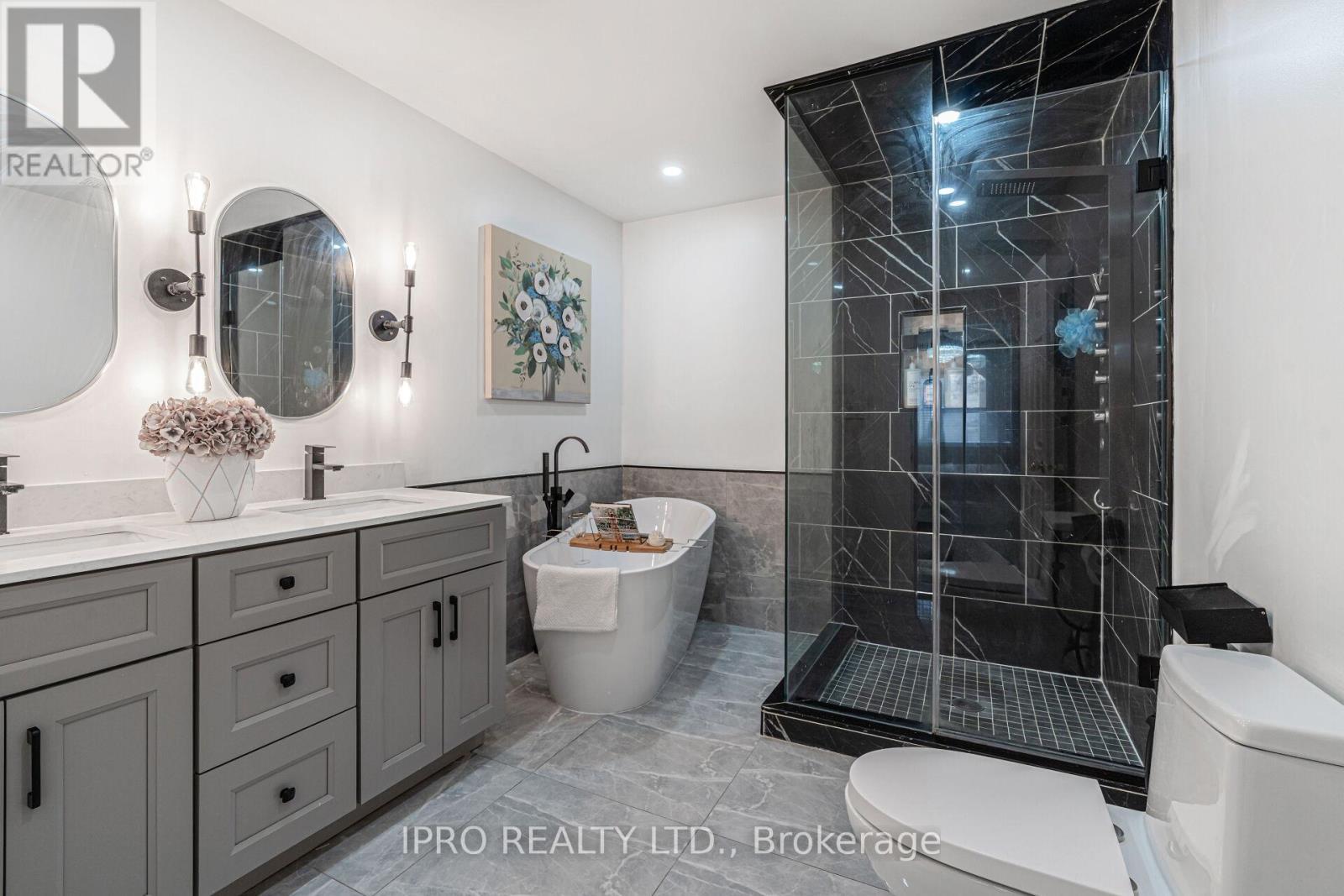 












16 DONLEVY CRESCENT

,
Whitby (Taunton North),




Ontario
L1R0B8

