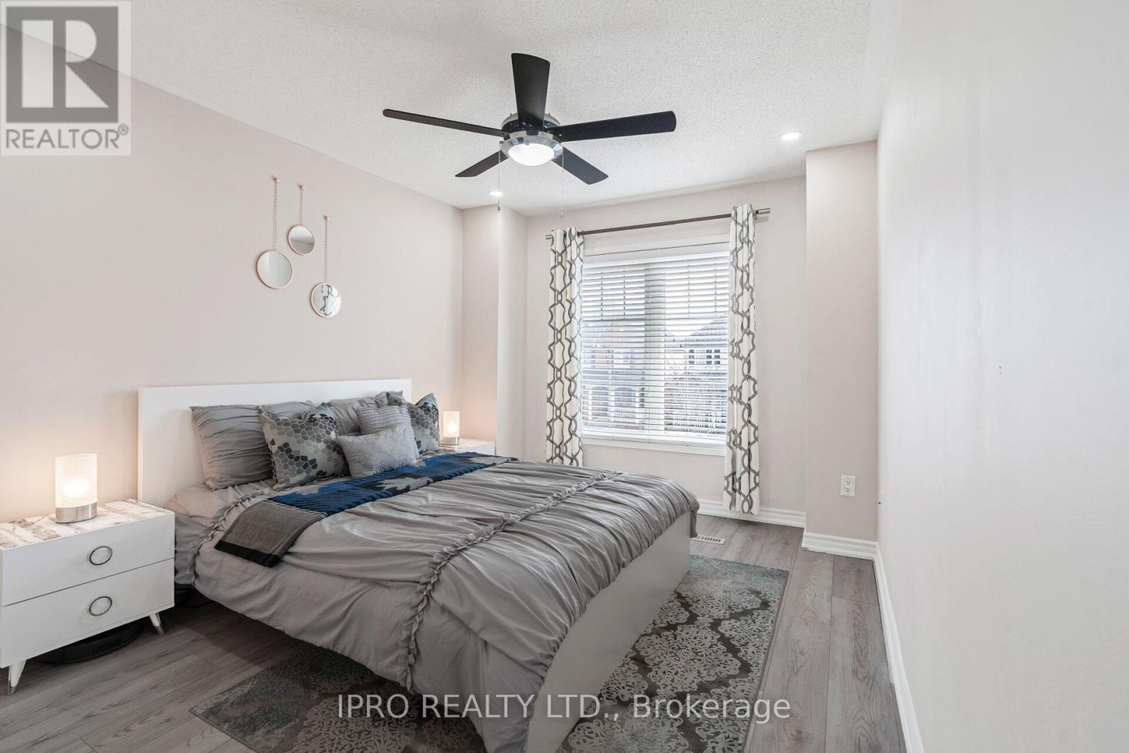 












16 DONLEVY CRESCENT

,
Whitby (Taunton North),




Ontario
L1R0B8

