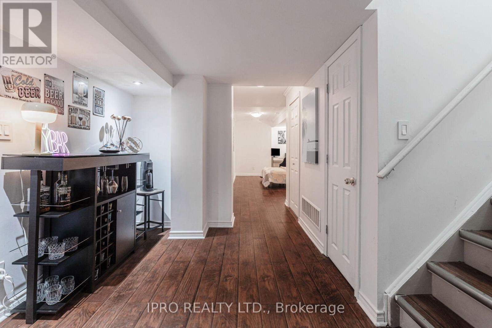 












16 DONLEVY CRESCENT

,
Whitby (Taunton North),




Ontario
L1R0B8

