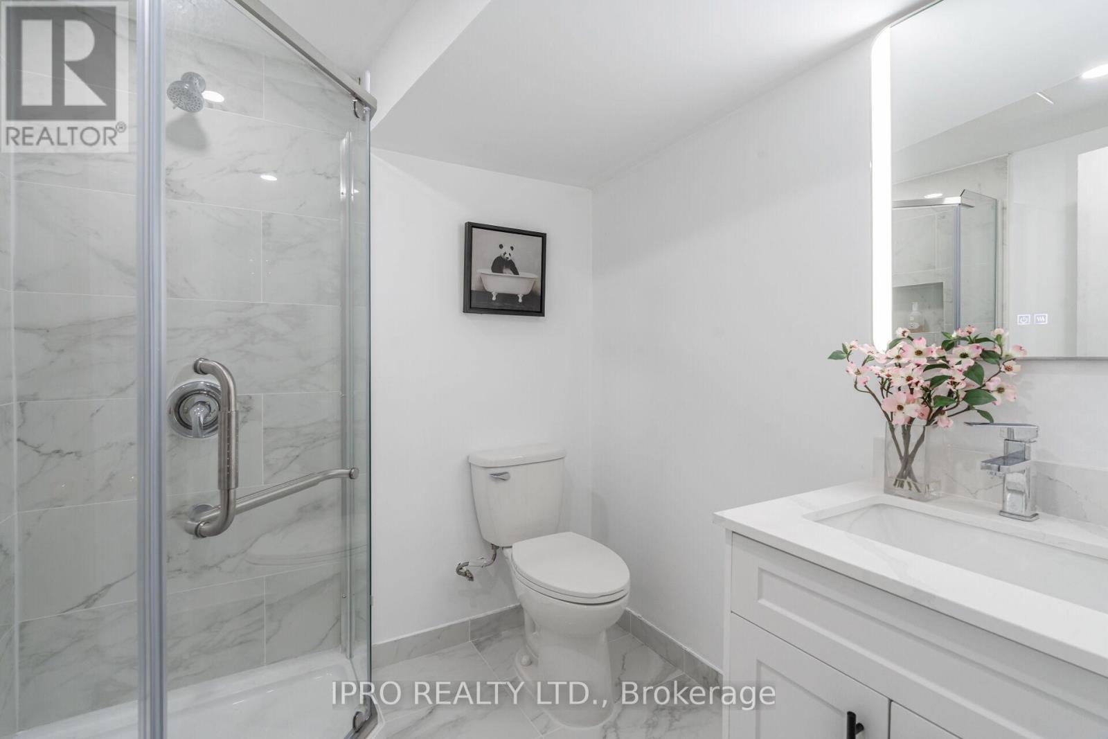 












16 DONLEVY CRESCENT

,
Whitby (Taunton North),




Ontario
L1R0B8

