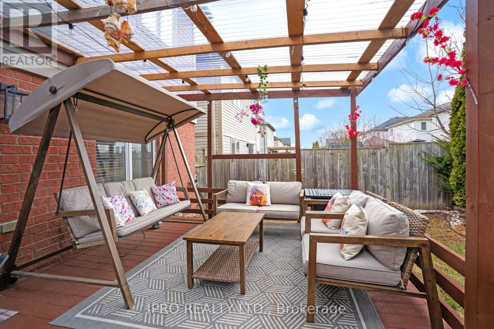 












16 DONLEVY CRESCENT

,
Whitby (Taunton North),




Ontario
L1R0B8

