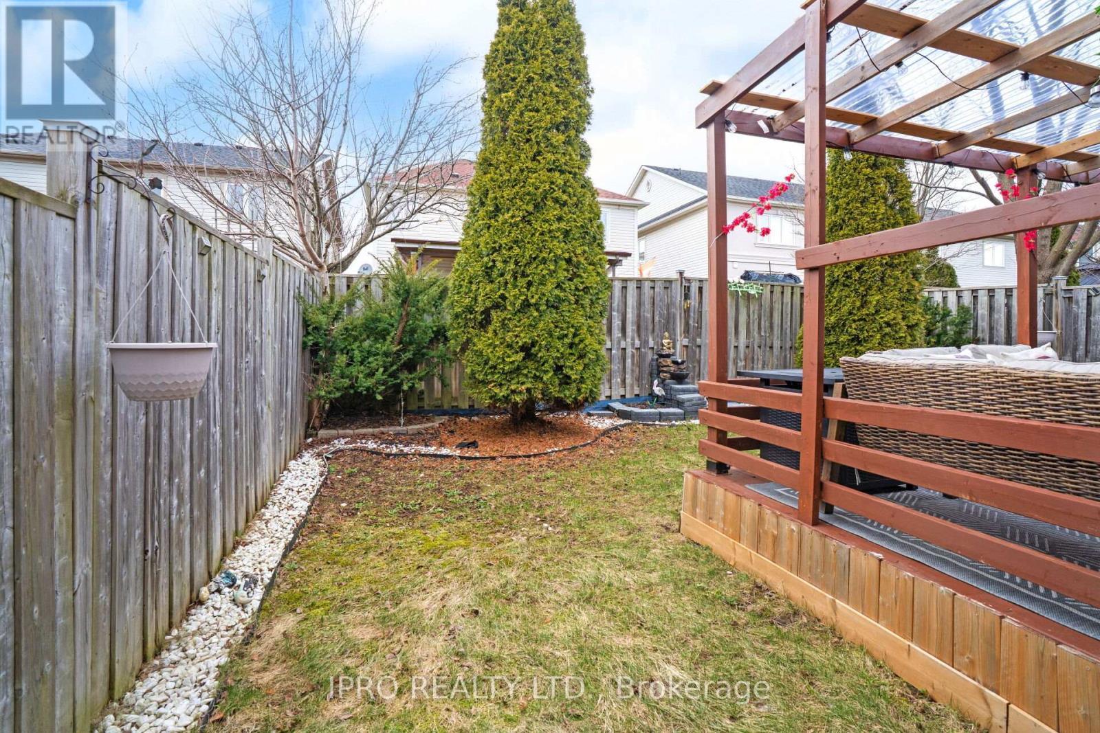 












16 DONLEVY CRESCENT

,
Whitby (Taunton North),




Ontario
L1R0B8

