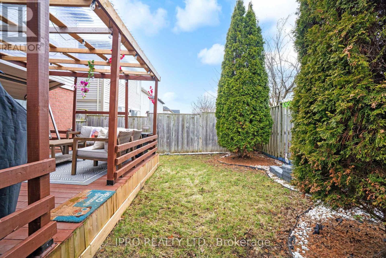 












16 DONLEVY CRESCENT

,
Whitby (Taunton North),




Ontario
L1R0B8

