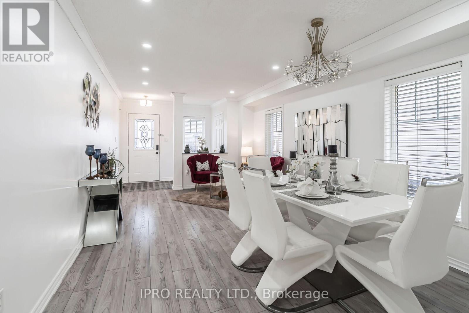 












16 DONLEVY CRESCENT

,
Whitby (Taunton North),




Ontario
L1R0B8

