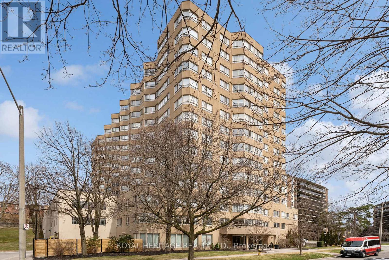 












1203 - 4 PARK VISTA CRESCENT

,
Toronto (O'Connor-Parkview),




Ontario
M4B3M8

