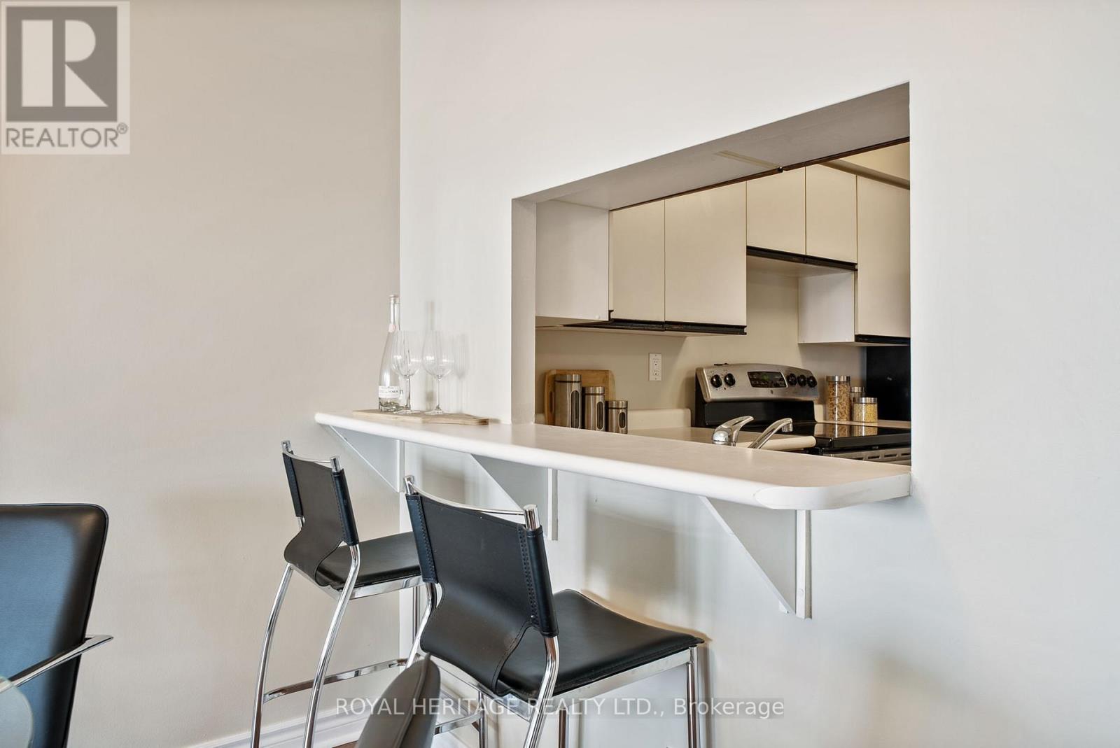 












1203 - 4 PARK VISTA CRESCENT

,
Toronto (O'Connor-Parkview),




Ontario
M4B3M8

