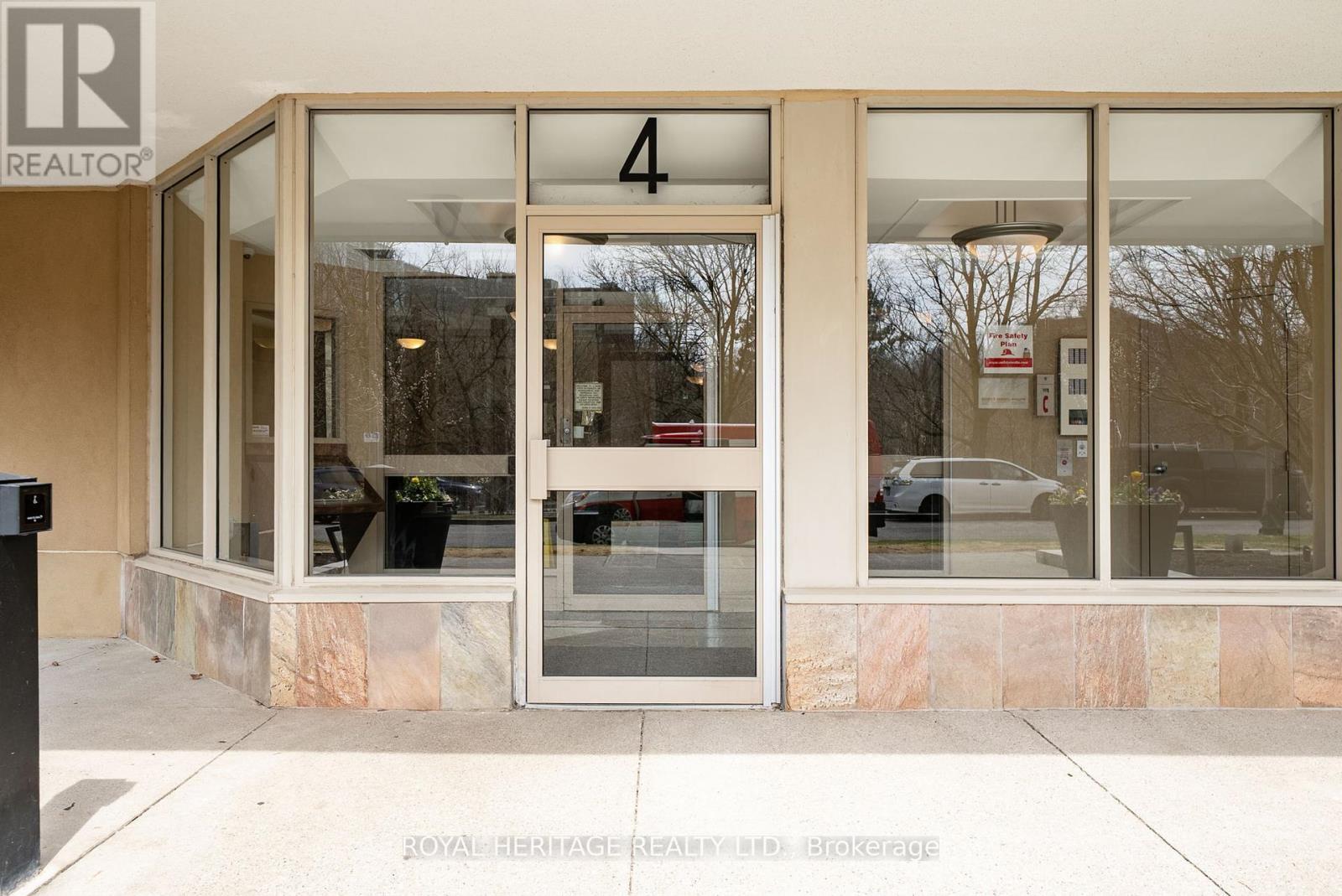 












1203 - 4 PARK VISTA CRESCENT

,
Toronto (O'Connor-Parkview),




Ontario
M4B3M8

