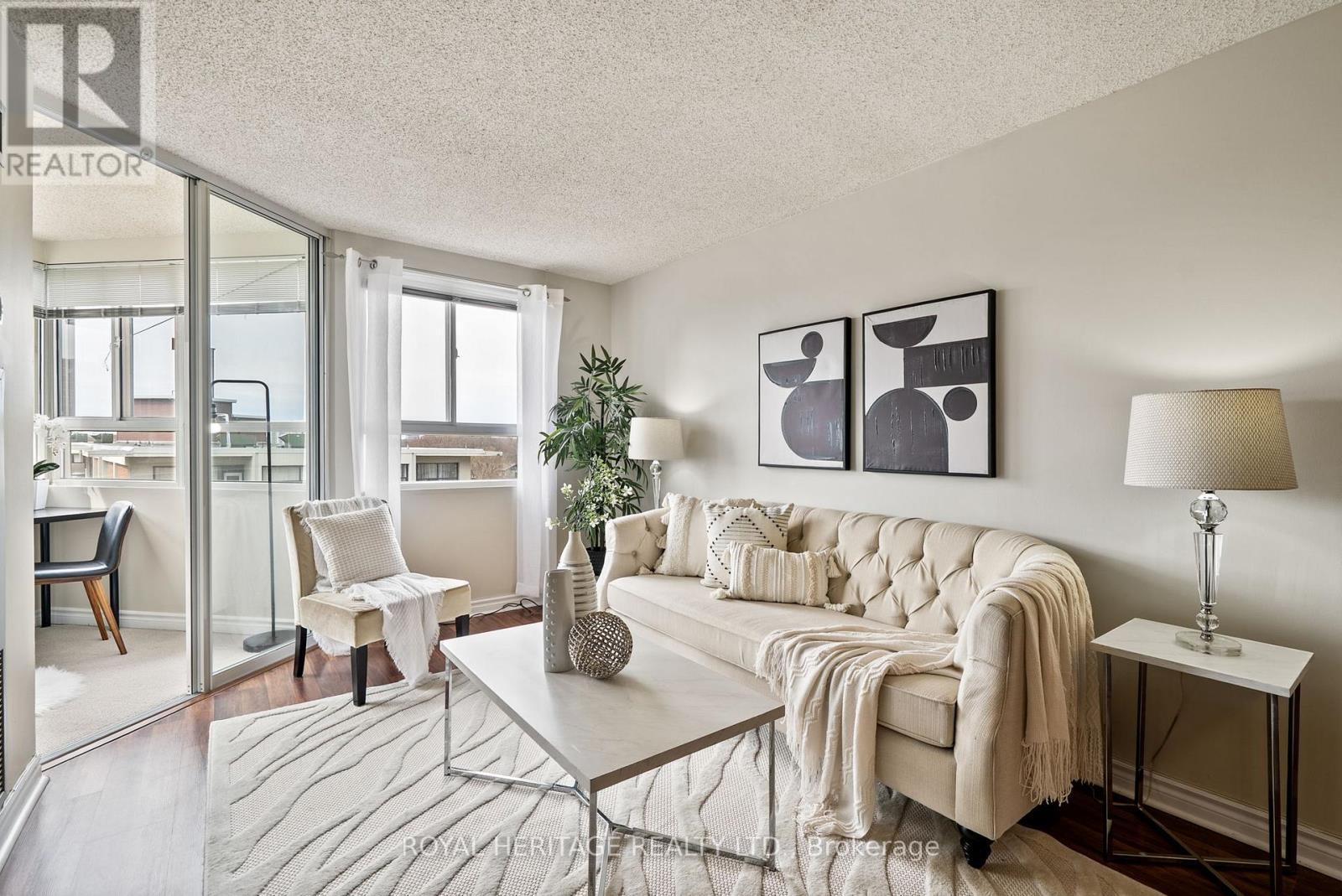 












1203 - 4 PARK VISTA CRESCENT

,
Toronto (O'Connor-Parkview),




Ontario
M4B3M8


