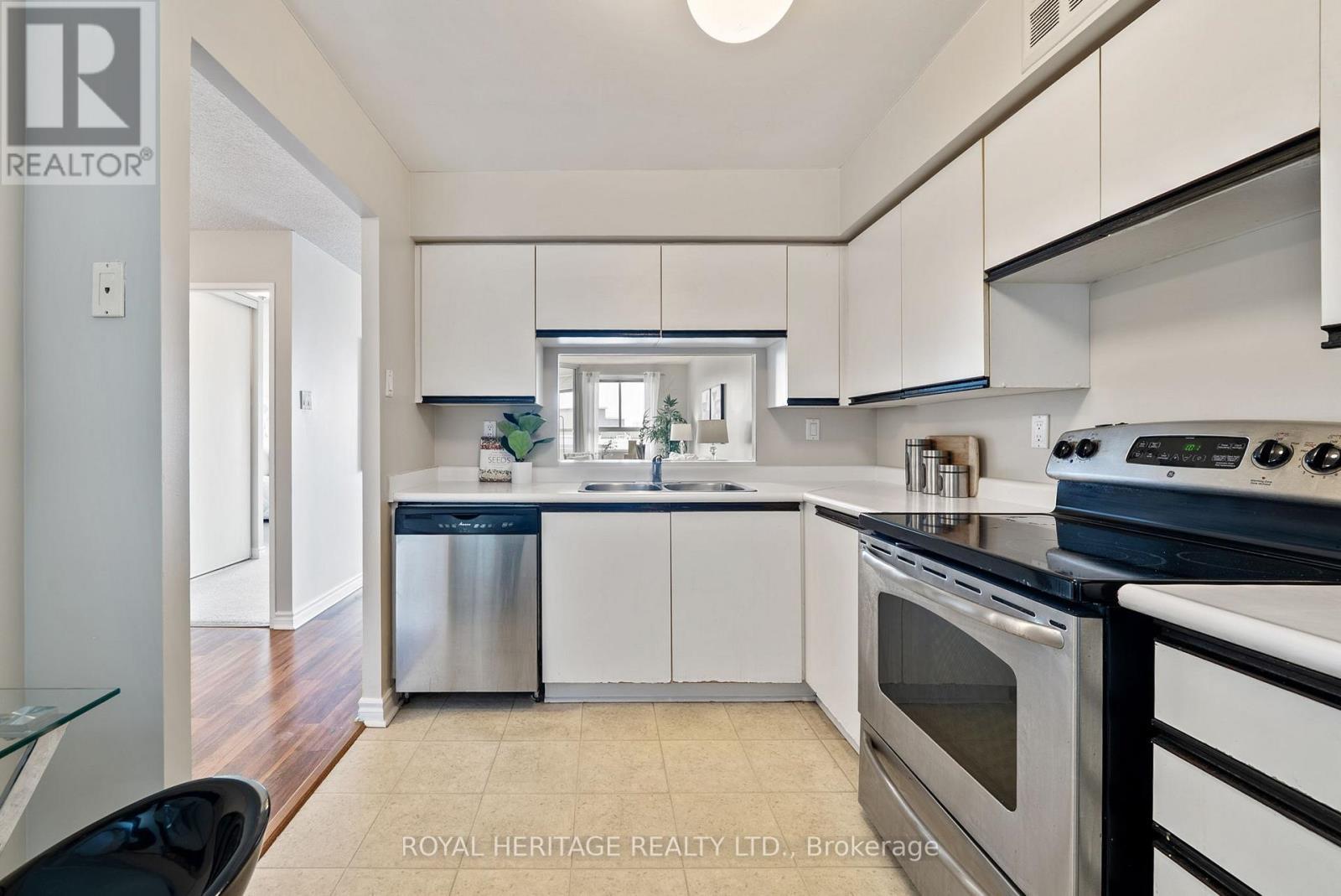 












1203 - 4 PARK VISTA CRESCENT

,
Toronto (O'Connor-Parkview),




Ontario
M4B3M8

