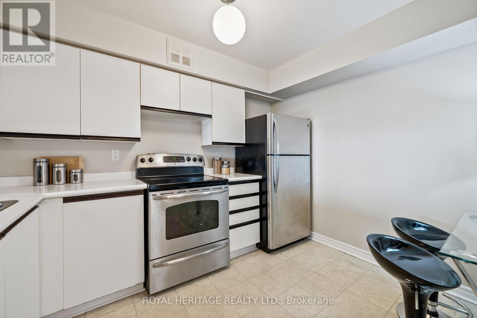 












1203 - 4 PARK VISTA CRESCENT

,
Toronto (O'Connor-Parkview),




Ontario
M4B3M8


