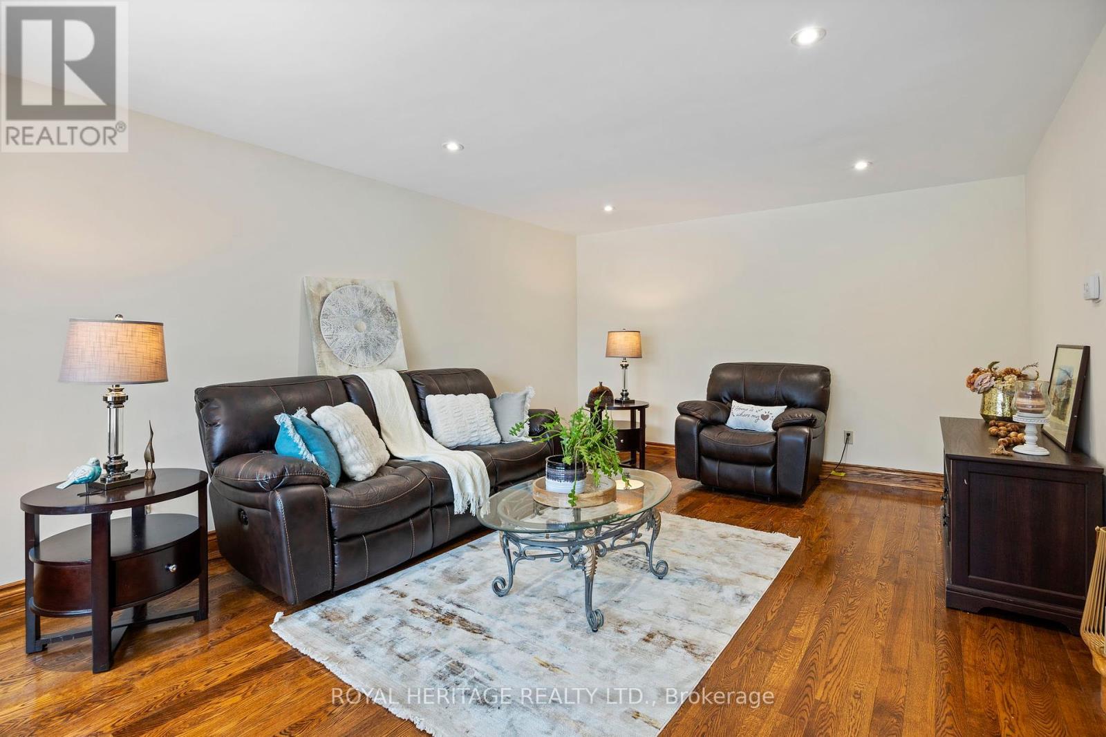 












1755 STORRINGTON STREET

,
Pickering (Liverpool),




Ontario
L1V2X2

