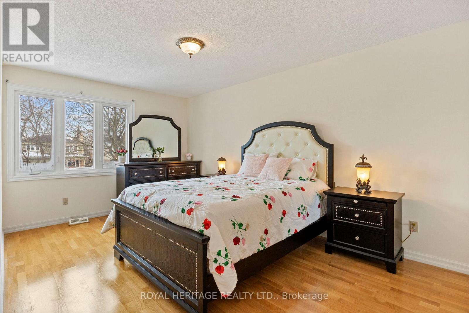 












1755 STORRINGTON STREET

,
Pickering (Liverpool),




Ontario
L1V2X2

