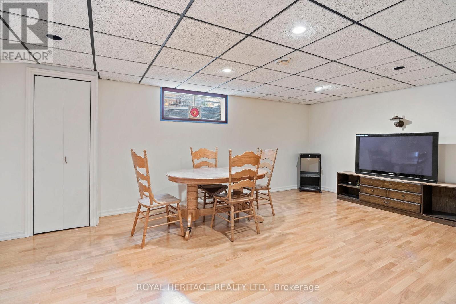 












1755 STORRINGTON STREET

,
Pickering (Liverpool),




Ontario
L1V2X2

