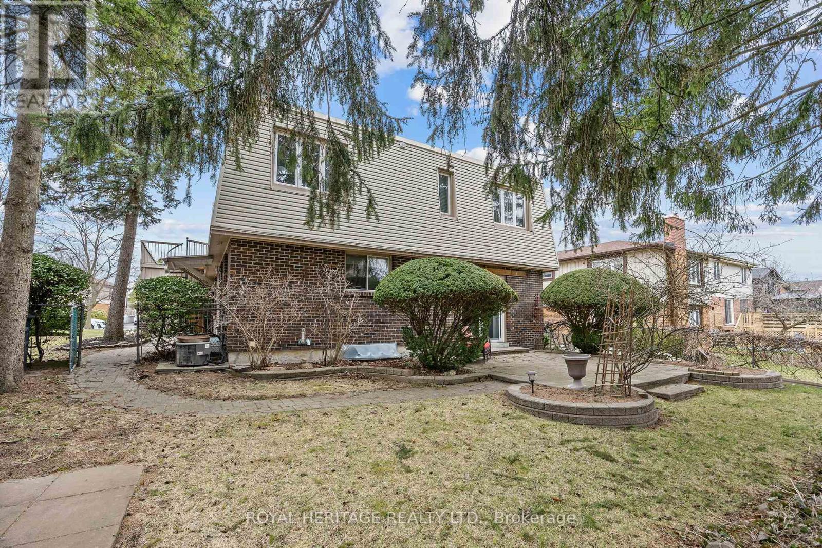 












1755 STORRINGTON STREET

,
Pickering (Liverpool),




Ontario
L1V2X2

