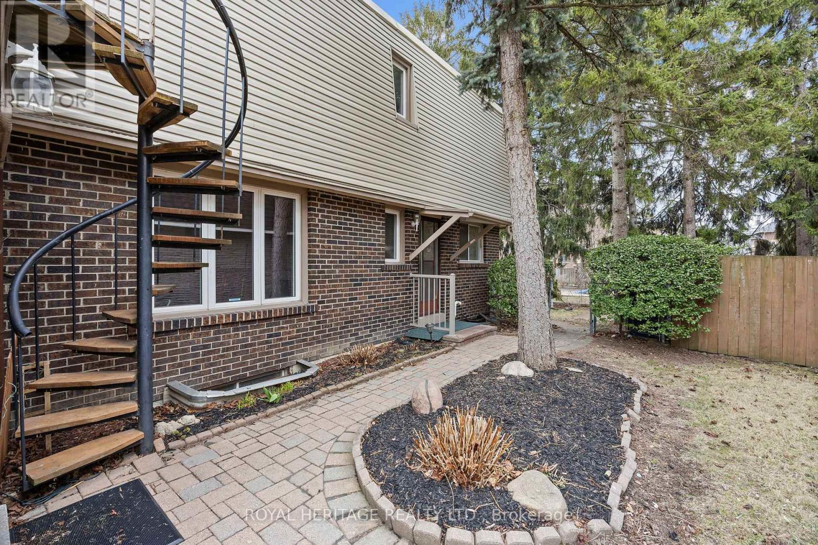 












1755 STORRINGTON STREET

,
Pickering (Liverpool),




Ontario
L1V2X2


