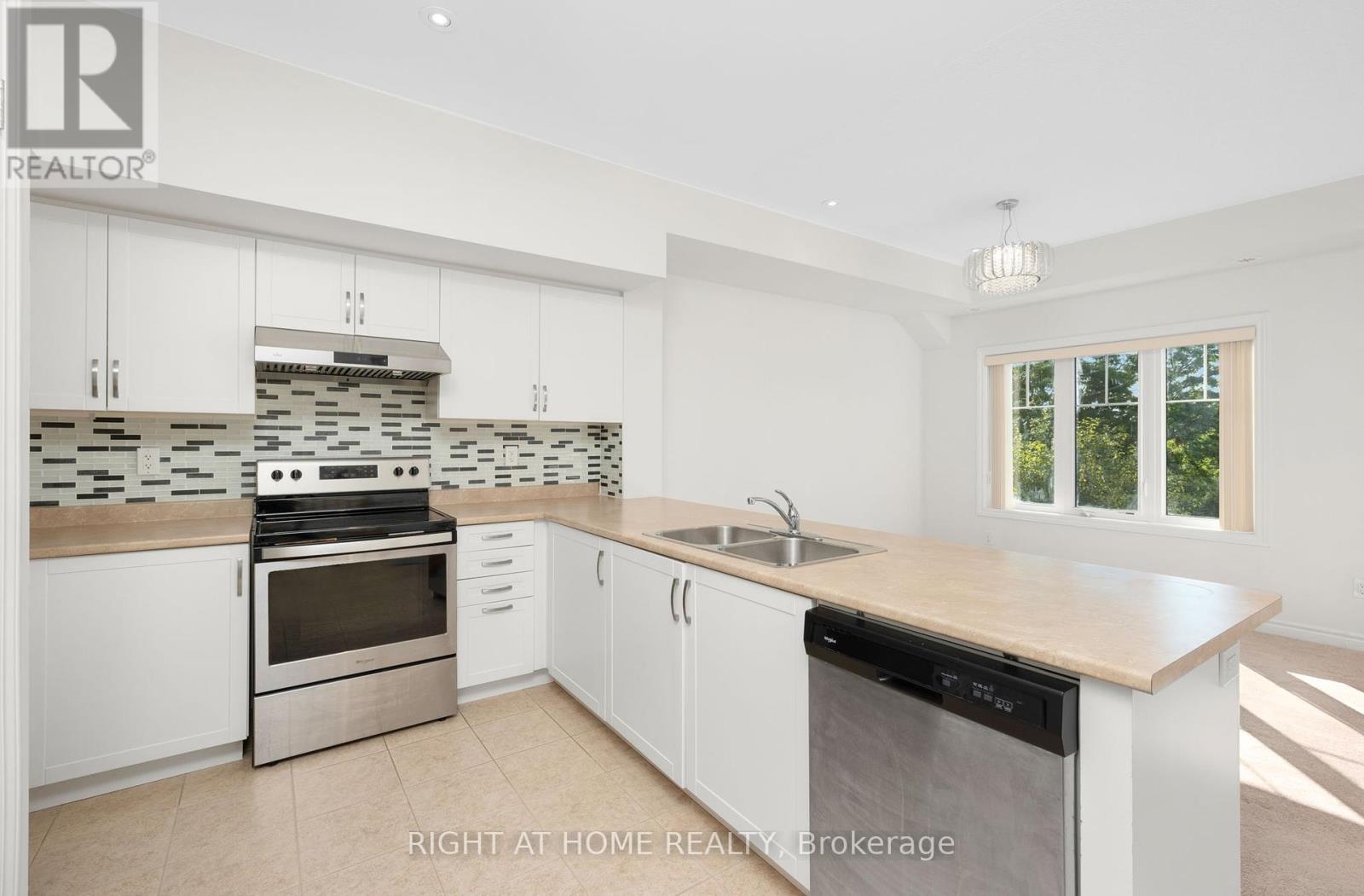 












20 - 1 EATON PARK LANE

,
Toronto (L'Amoreaux),




Ontario
M1W0A5

