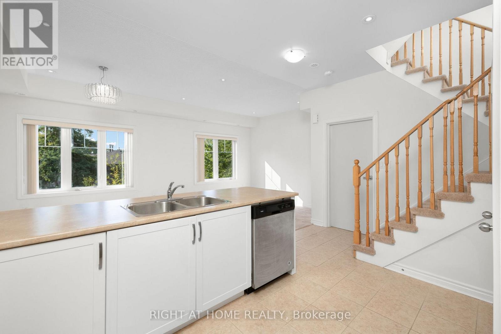 












20 - 1 EATON PARK LANE

,
Toronto (L'Amoreaux),




Ontario
M1W0A5

