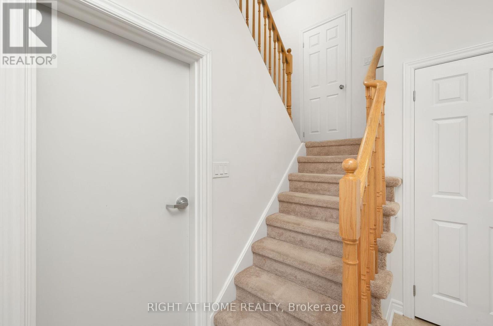 












20 - 1 EATON PARK LANE

,
Toronto (L'Amoreaux),




Ontario
M1W0A5

