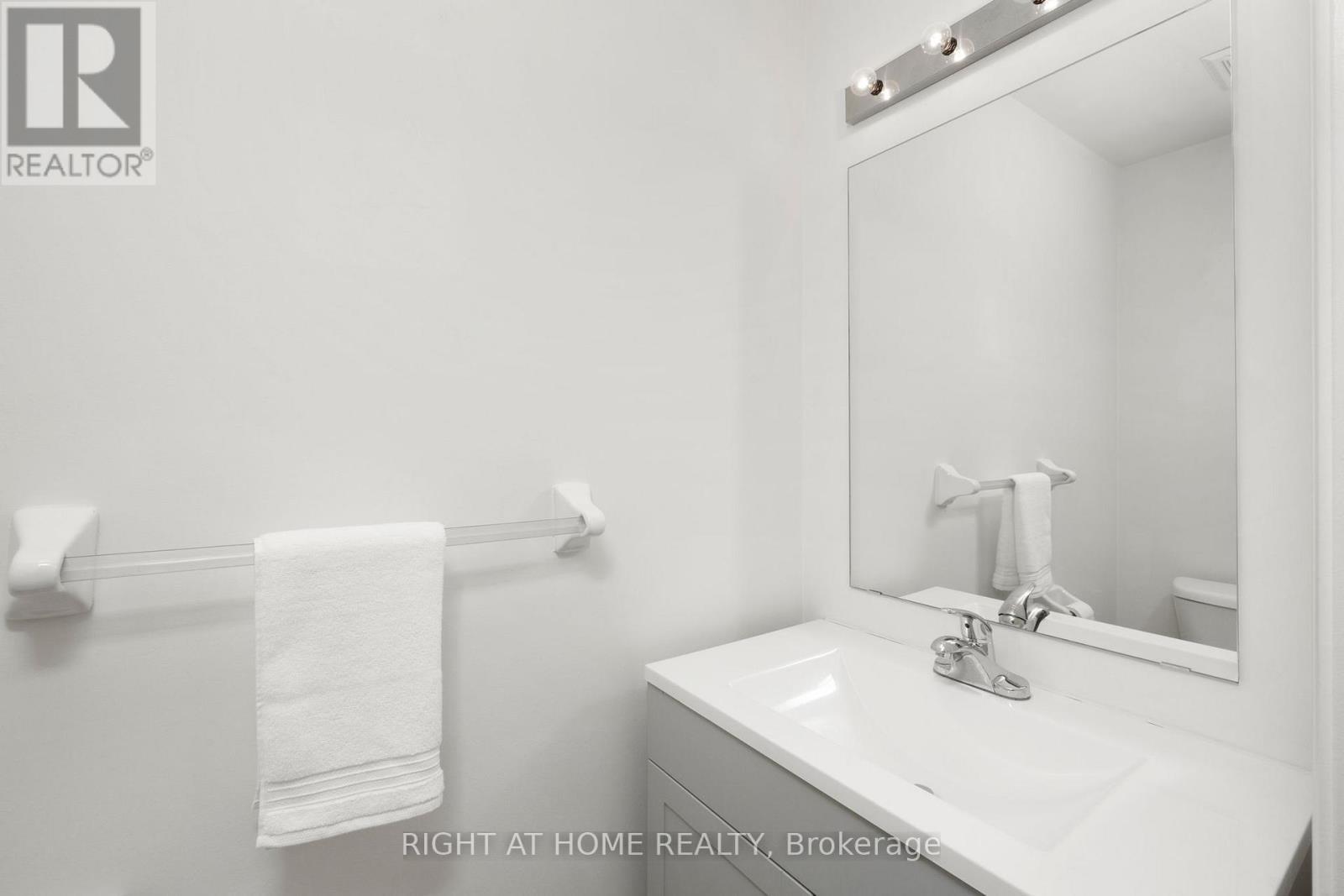 












20 - 1 EATON PARK LANE

,
Toronto (L'Amoreaux),




Ontario
M1W0A5

