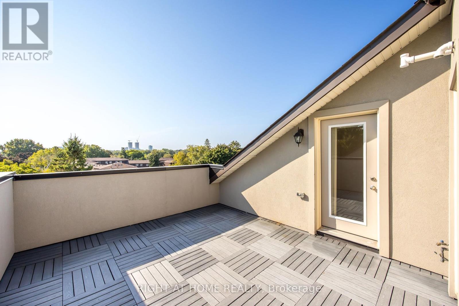 












20 - 1 EATON PARK LANE

,
Toronto (L'Amoreaux),




Ontario
M1W0A5

