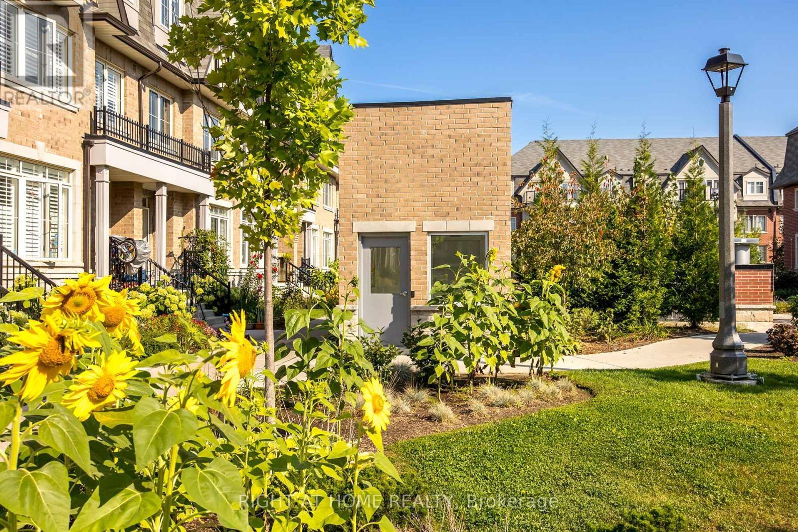 












20 - 1 EATON PARK LANE

,
Toronto (L'Amoreaux),




Ontario
M1W0A5

