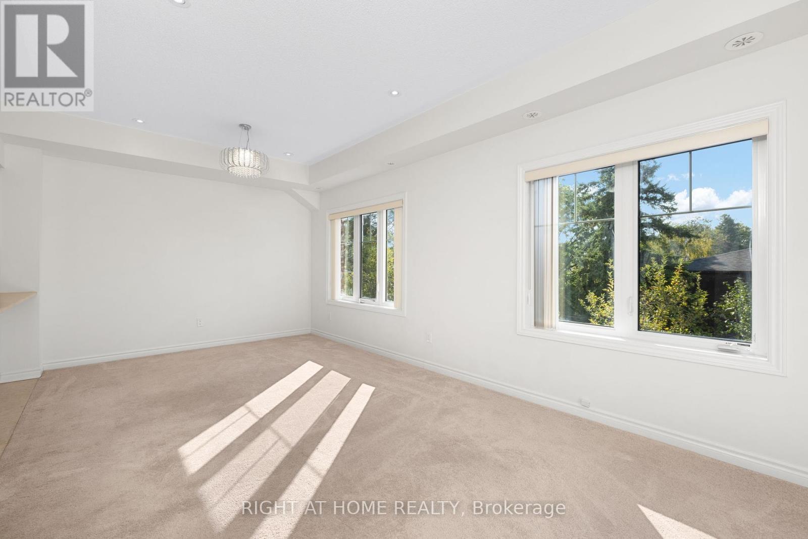 












20 - 1 EATON PARK LANE

,
Toronto (L'Amoreaux),




Ontario
M1W0A5


