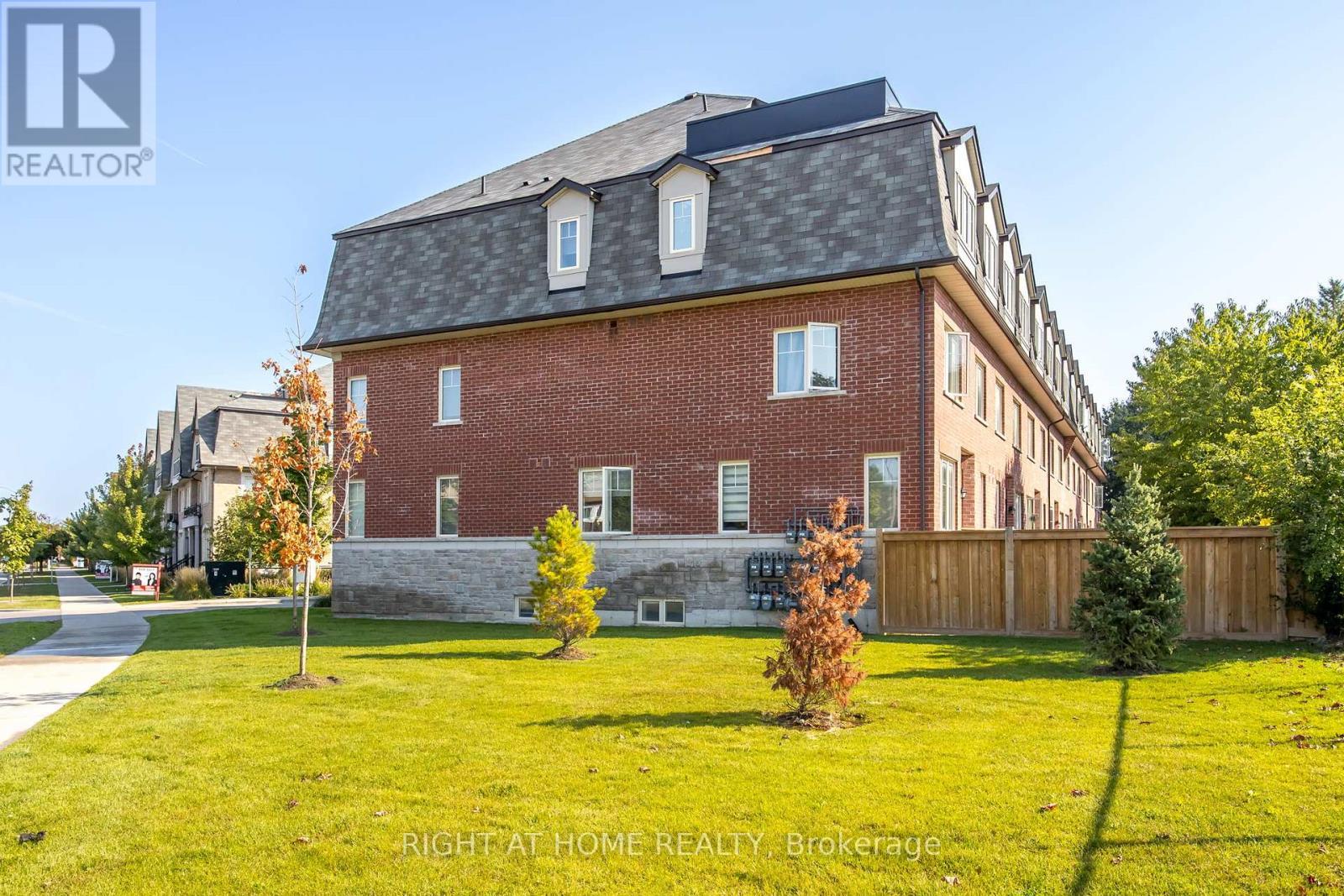 












20 - 1 EATON PARK LANE

,
Toronto (L'Amoreaux),




Ontario
M1W0A5

