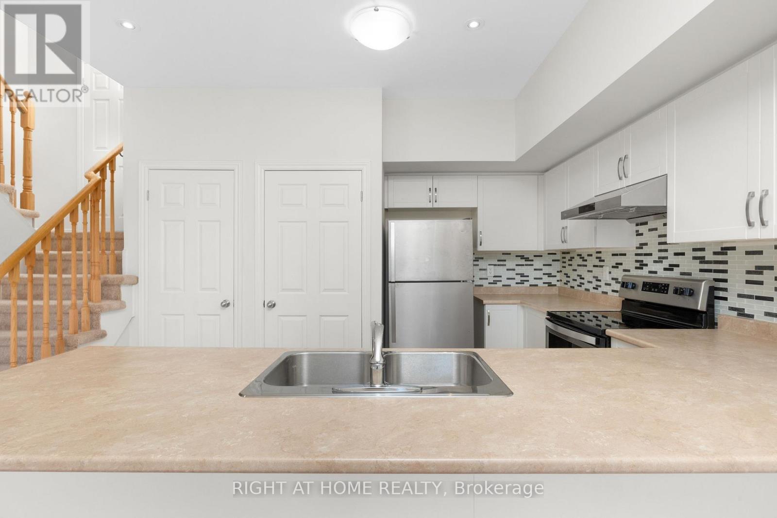 












20 - 1 EATON PARK LANE

,
Toronto (L'Amoreaux),




Ontario
M1W0A5

