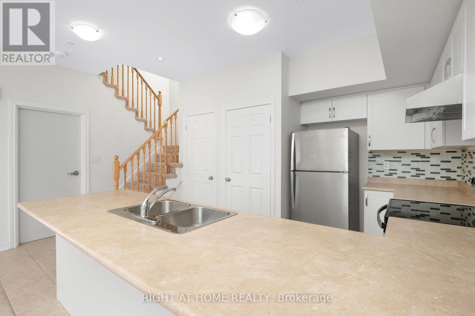 












20 - 1 EATON PARK LANE

,
Toronto (L'Amoreaux),




Ontario
M1W0A5

