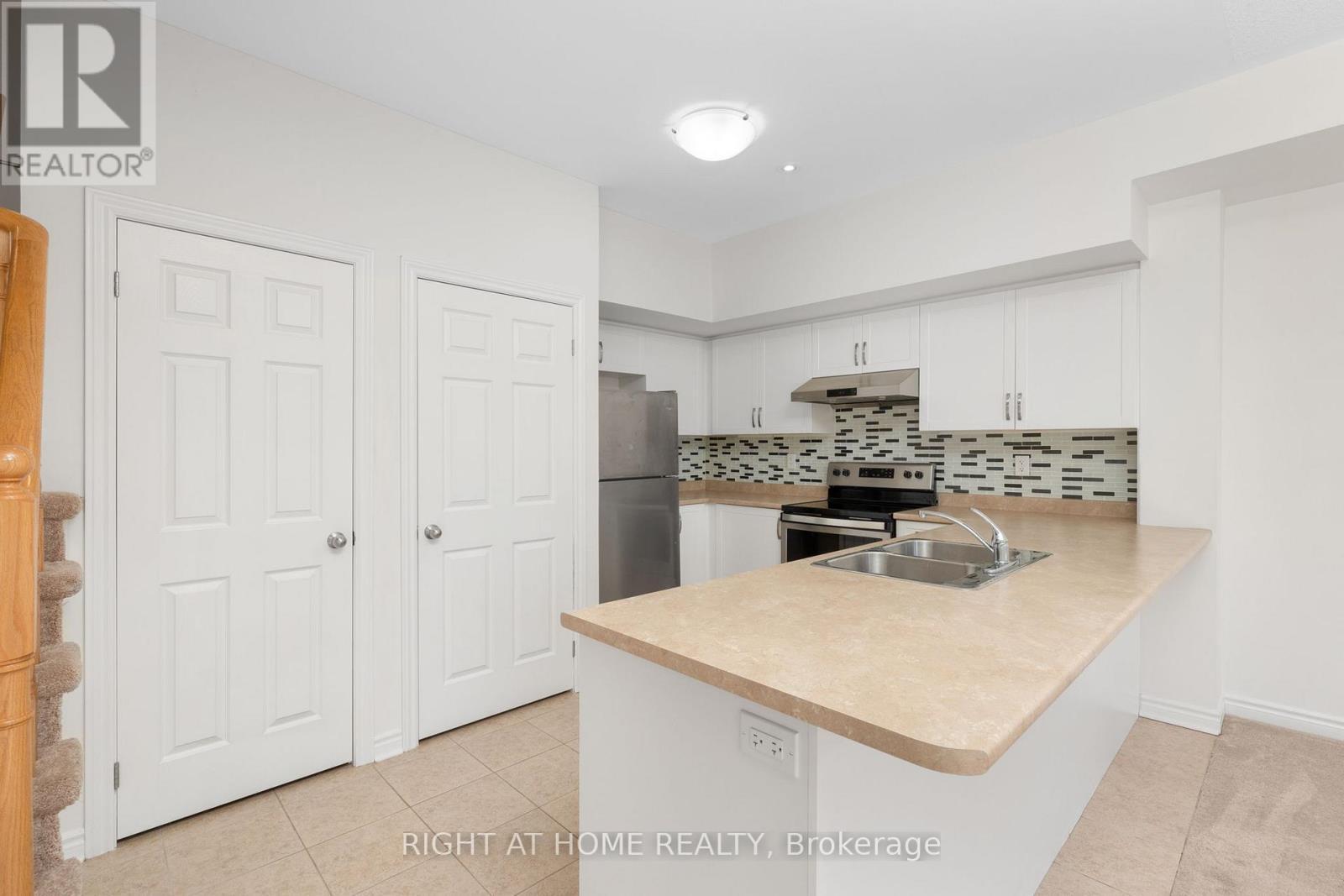 












20 - 1 EATON PARK LANE

,
Toronto (L'Amoreaux),




Ontario
M1W0A5

