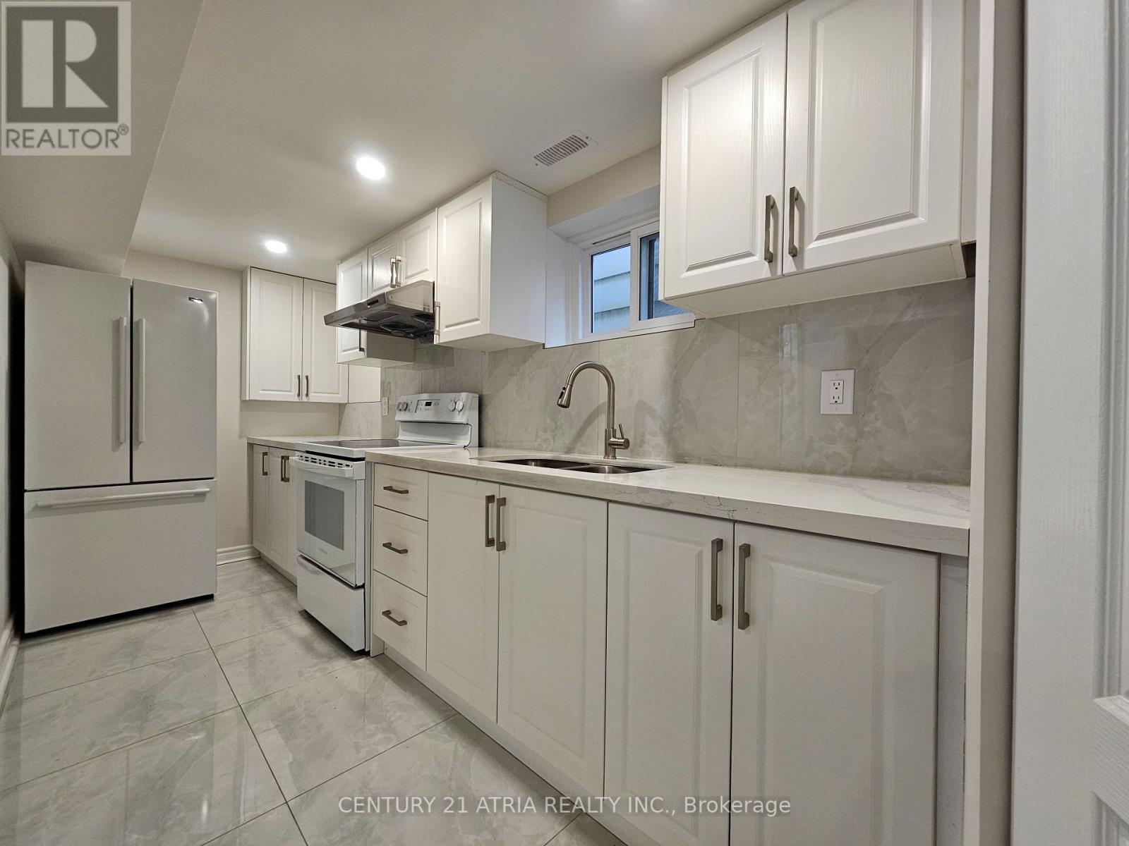 












733 BALATON AVENUE

,
Pickering (Bay Ridges),




Ontario
L1W1W3

