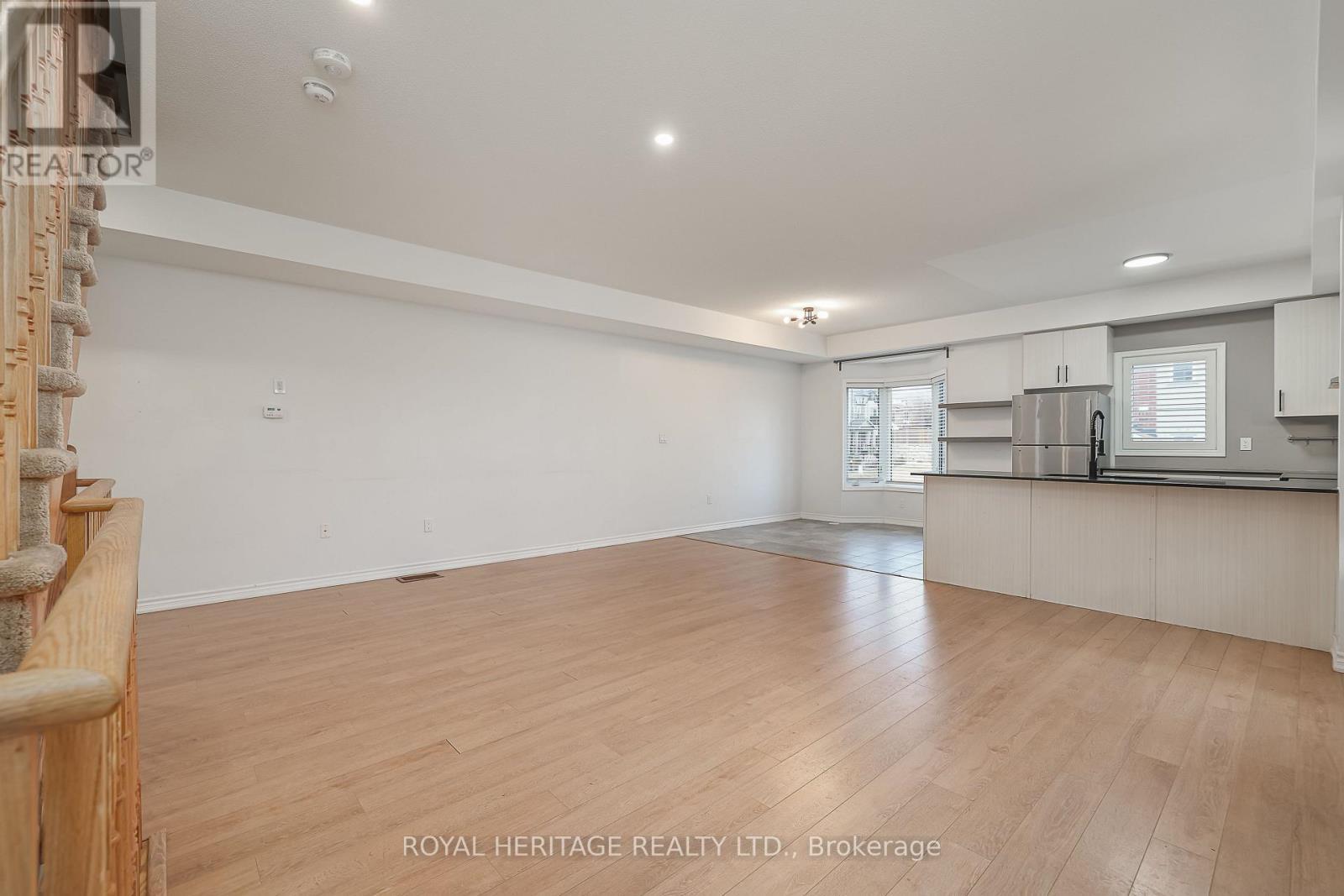 












2 DUNSLEY WAY

,
Whitby (Pringle Creek),




Ontario
L1N0L5

