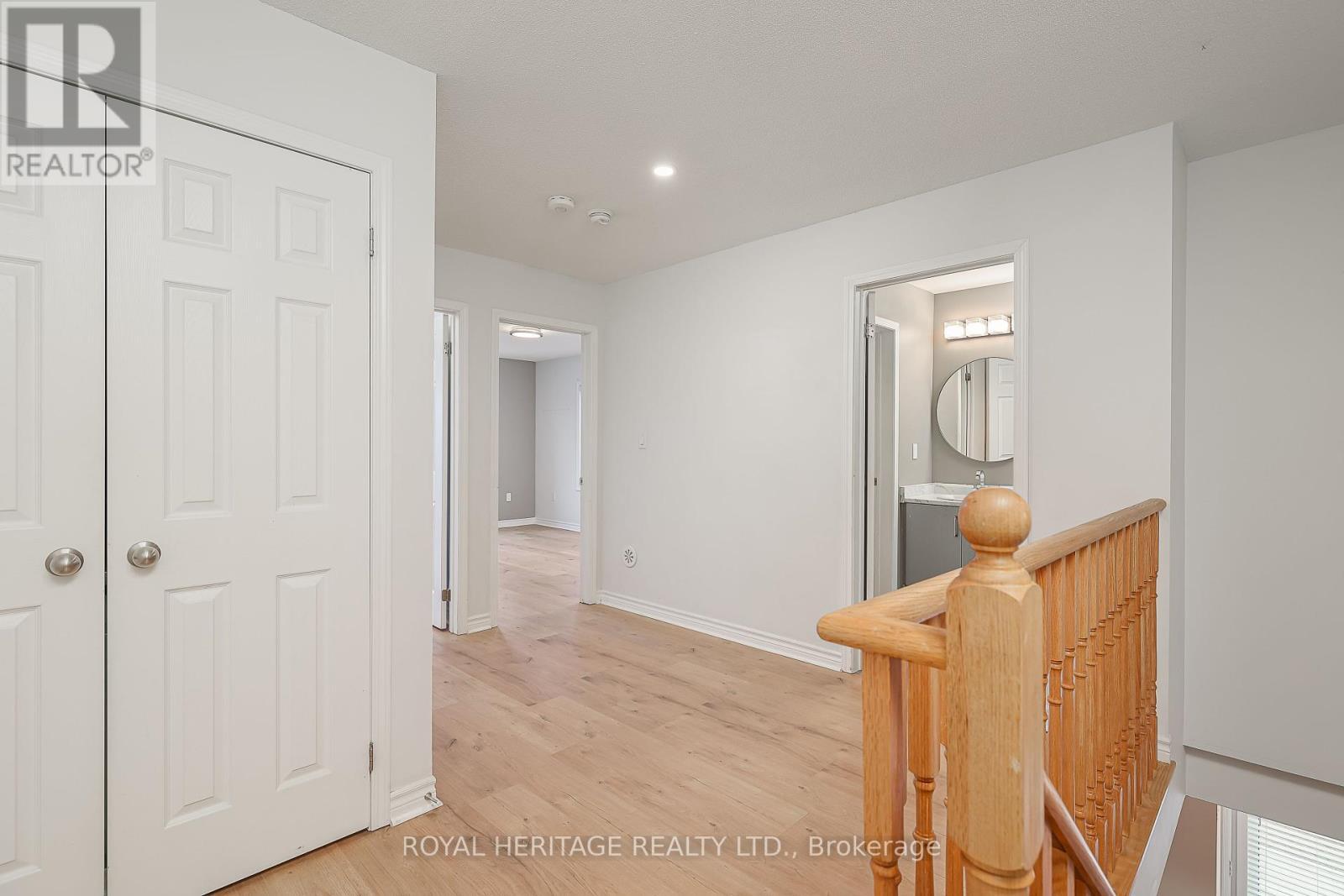 












2 DUNSLEY WAY

,
Whitby (Pringle Creek),




Ontario
L1N0L5

