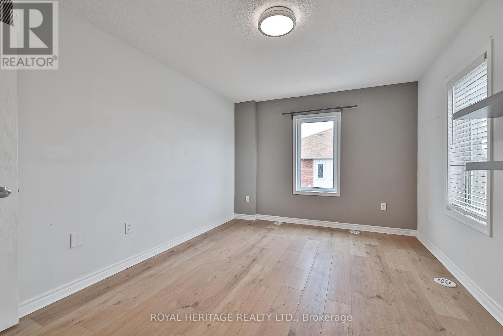












2 DUNSLEY WAY

,
Whitby (Pringle Creek),




Ontario
L1N0L5

