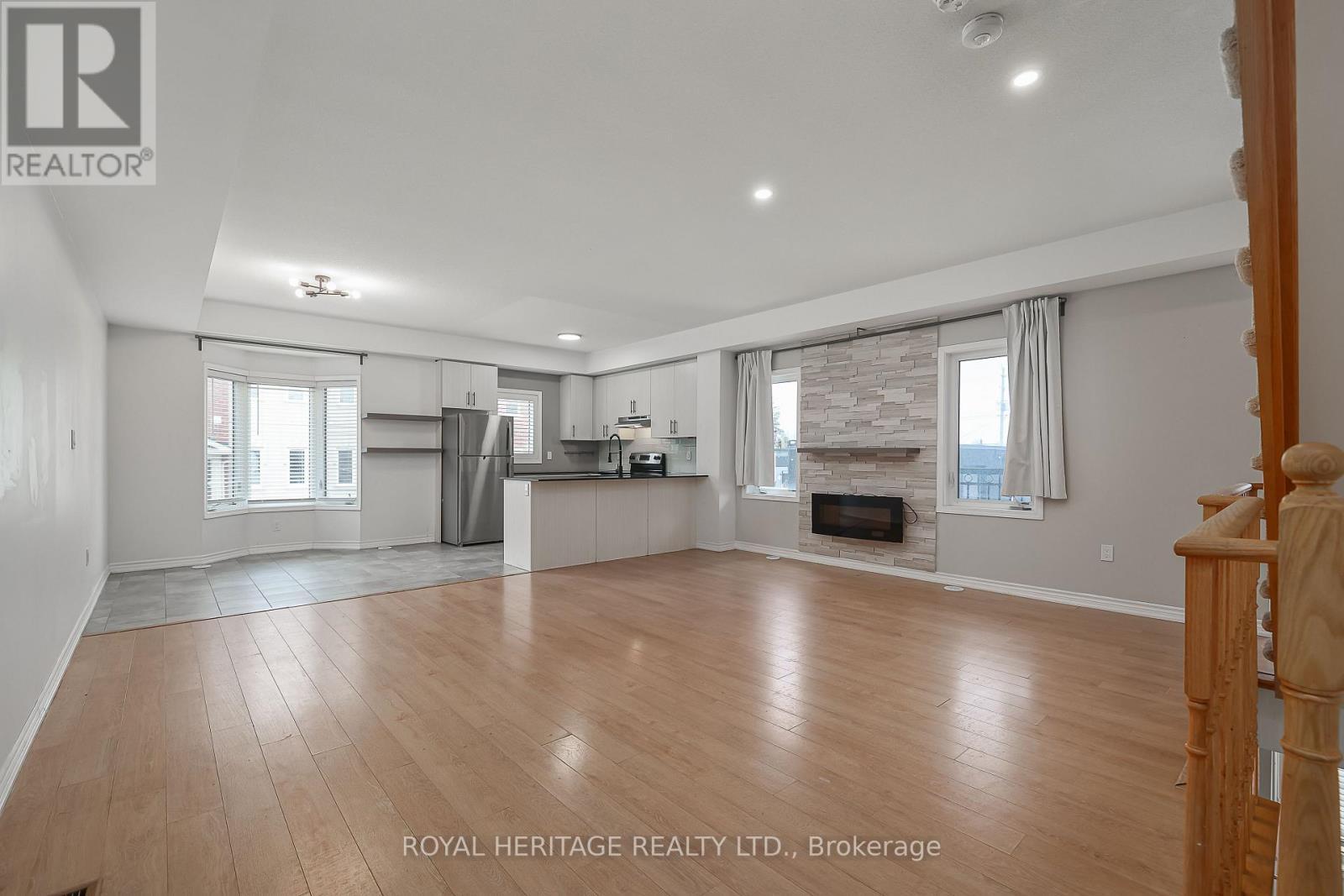 












2 DUNSLEY WAY

,
Whitby (Pringle Creek),




Ontario
L1N0L5

