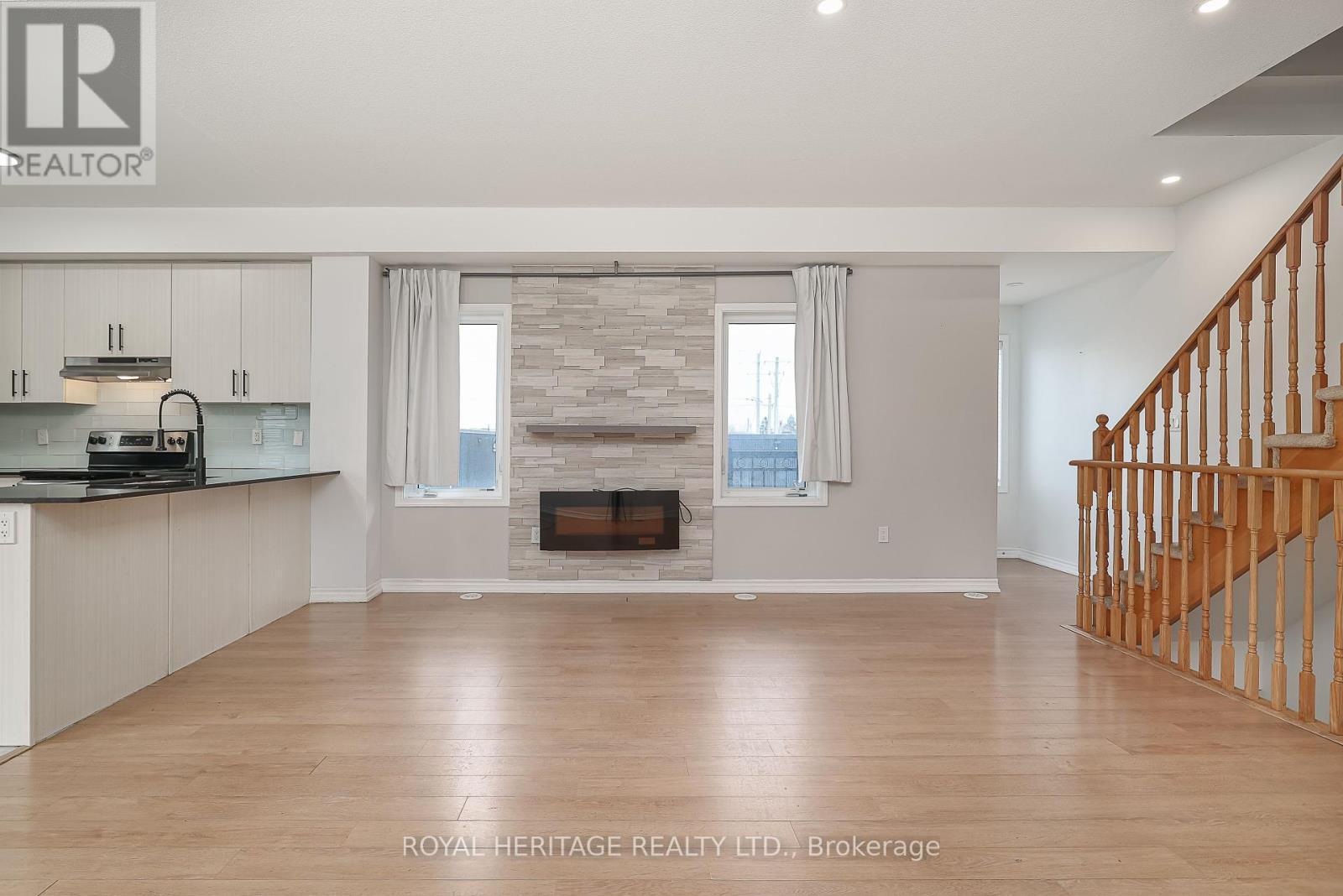 












2 DUNSLEY WAY

,
Whitby (Pringle Creek),




Ontario
L1N0L5

