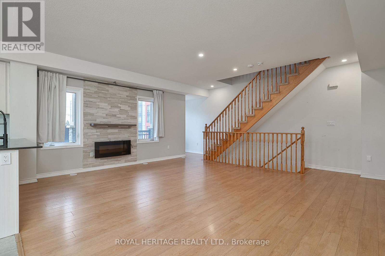 












2 DUNSLEY WAY

,
Whitby (Pringle Creek),




Ontario
L1N0L5

