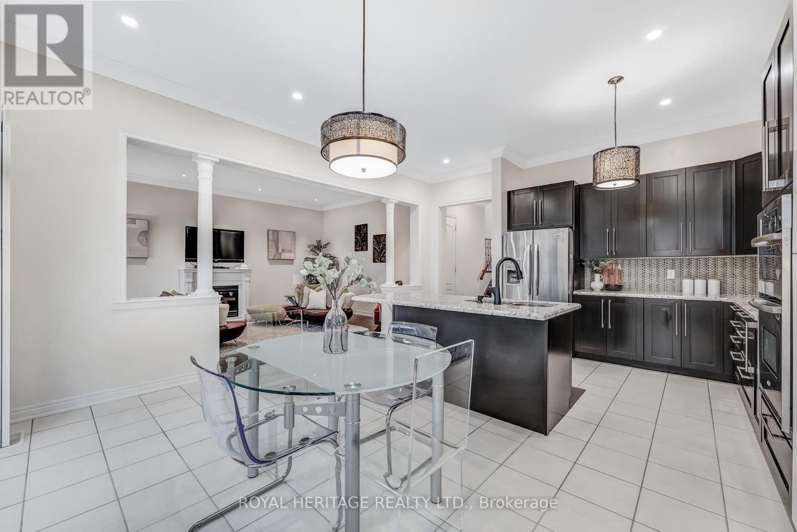 












6 EYREGLEN COURT

,
Ajax (Northeast Ajax),




Ontario
L1Z0C1

