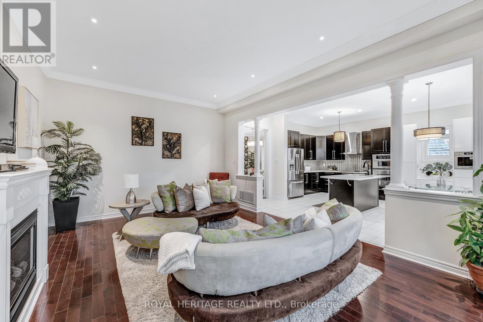 












6 EYREGLEN COURT

,
Ajax (Northeast Ajax),




Ontario
L1Z0C1


