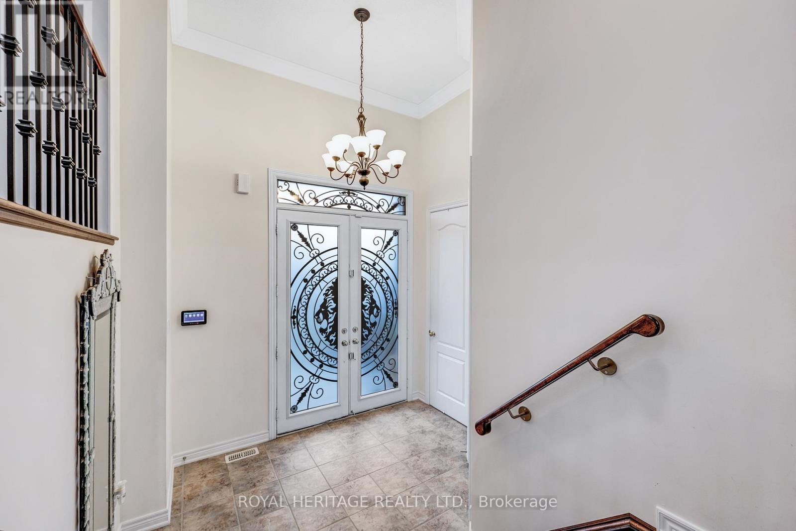 












6 EYREGLEN COURT

,
Ajax (Northeast Ajax),




Ontario
L1Z0C1


