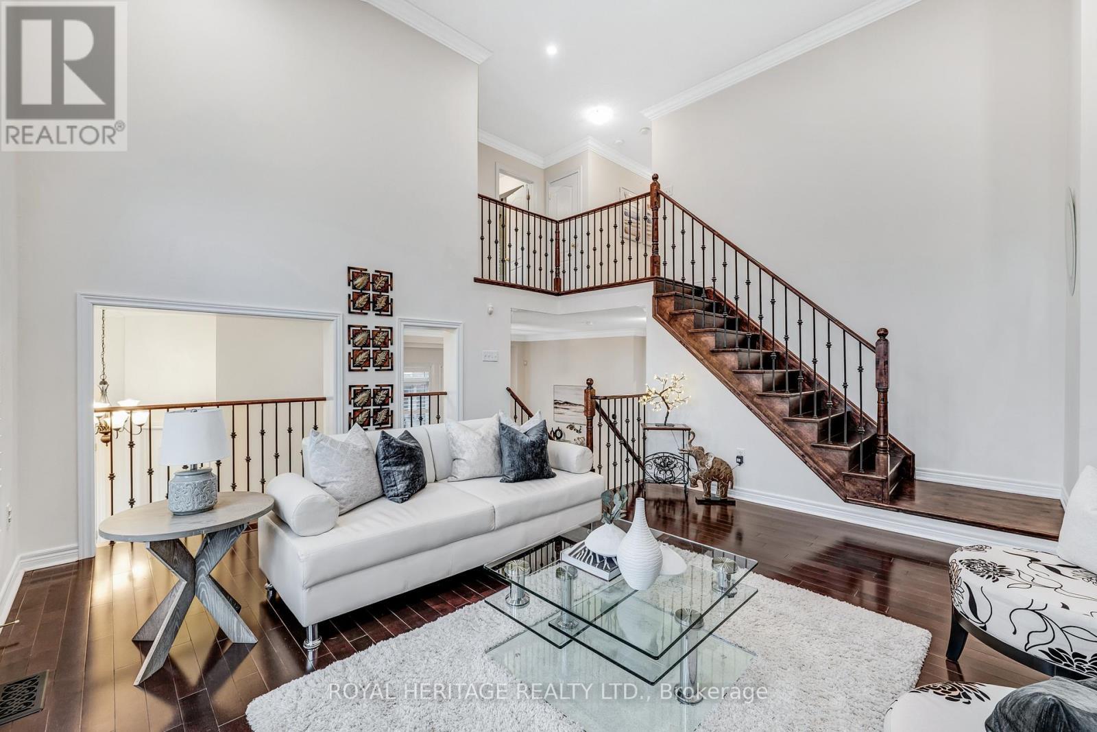 












6 EYREGLEN COURT

,
Ajax (Northeast Ajax),




Ontario
L1Z0C1

