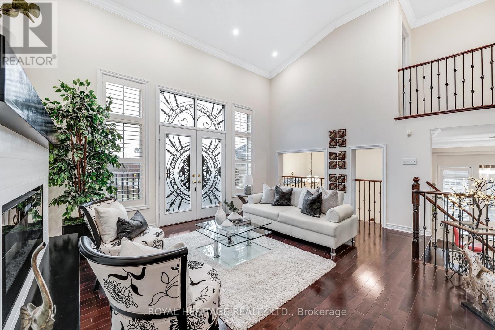 












6 EYREGLEN COURT

,
Ajax (Northeast Ajax),




Ontario
L1Z0C1

