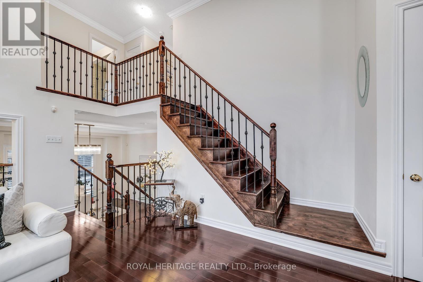 












6 EYREGLEN COURT

,
Ajax (Northeast Ajax),




Ontario
L1Z0C1

