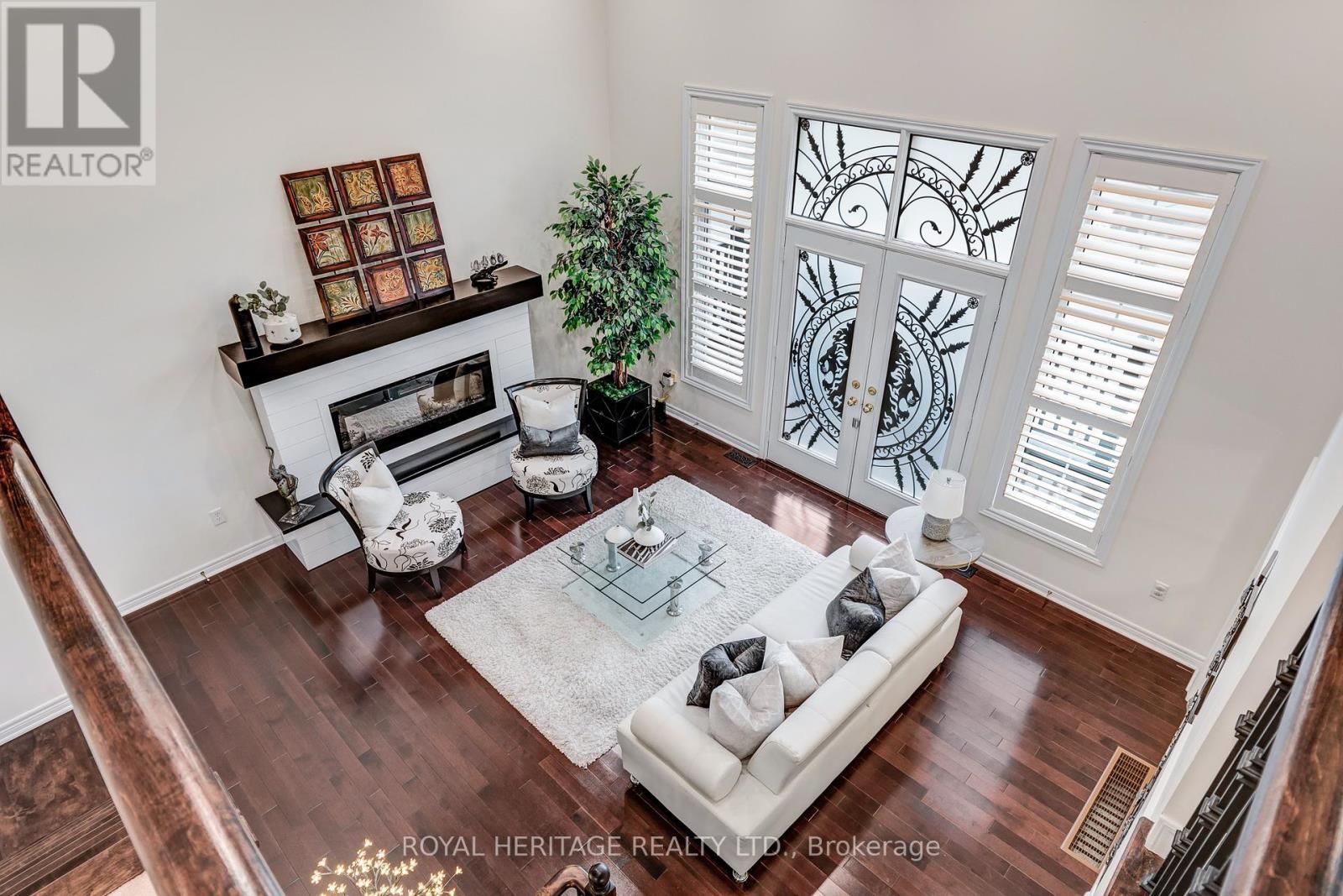 












6 EYREGLEN COURT

,
Ajax (Northeast Ajax),




Ontario
L1Z0C1

