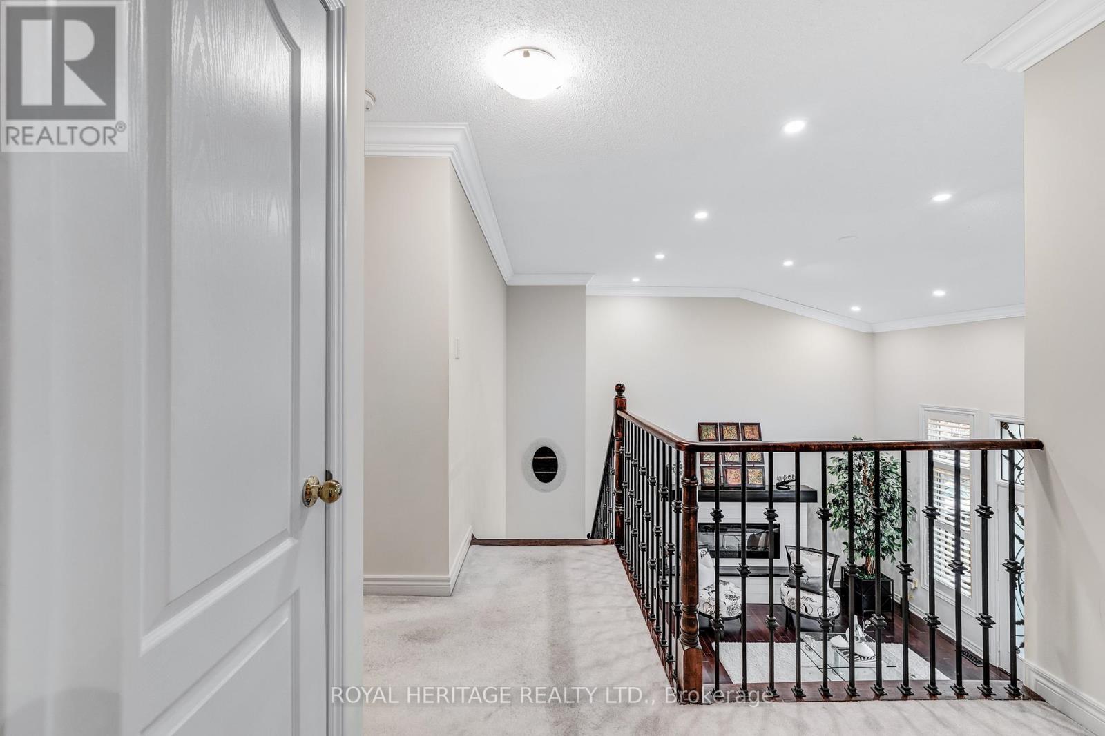 












6 EYREGLEN COURT

,
Ajax (Northeast Ajax),




Ontario
L1Z0C1

