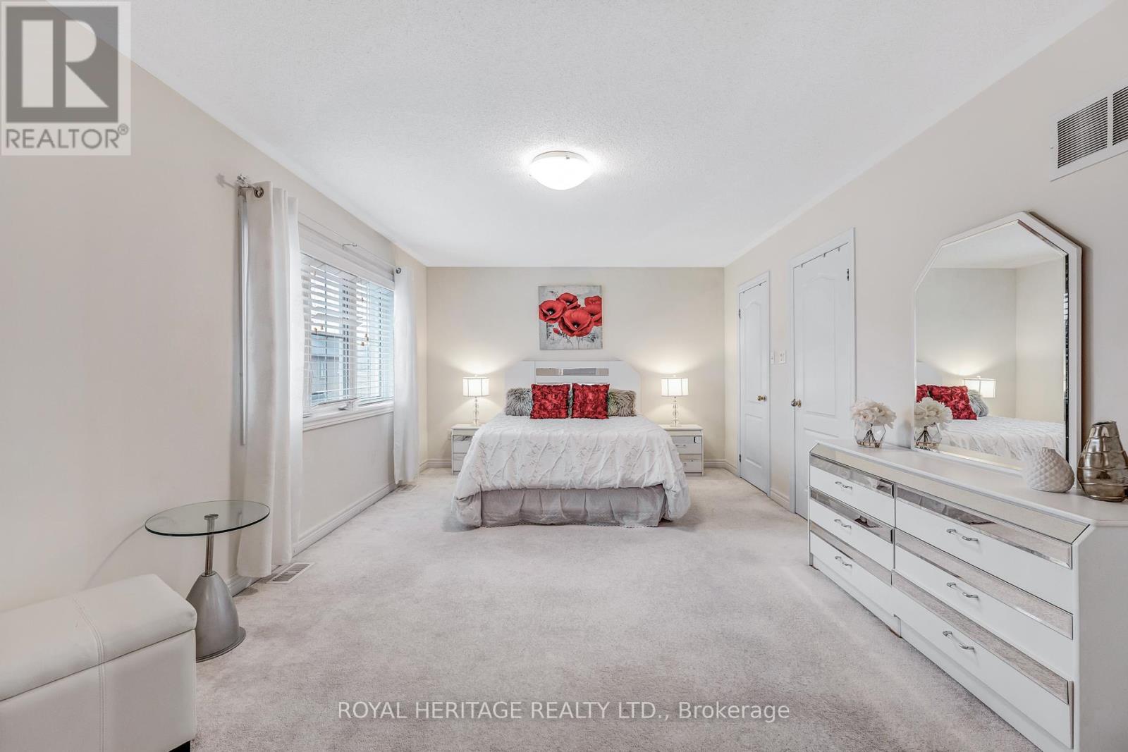 












6 EYREGLEN COURT

,
Ajax (Northeast Ajax),




Ontario
L1Z0C1

