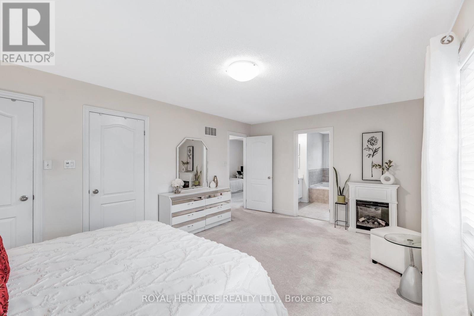 












6 EYREGLEN COURT

,
Ajax (Northeast Ajax),




Ontario
L1Z0C1

